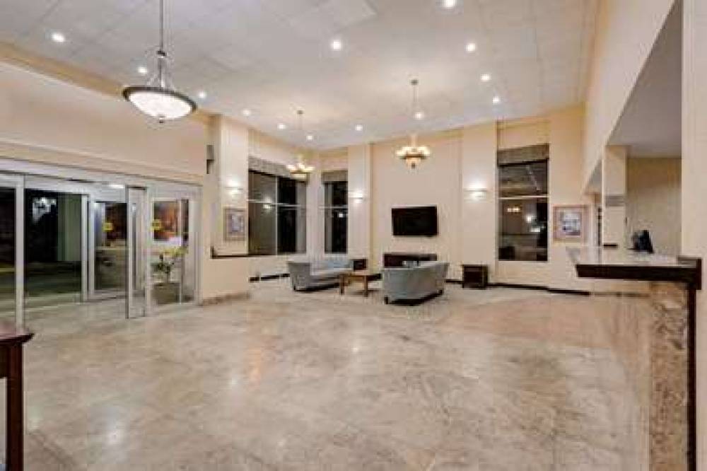 Ramada Cleveland Airport West 4