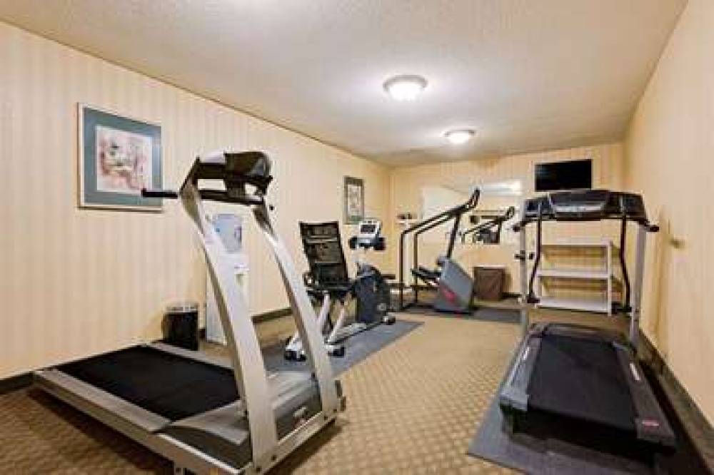 Ramada Cleveland Airport West 8