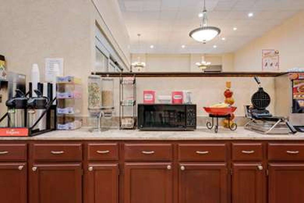 Ramada Cleveland Airport West 7