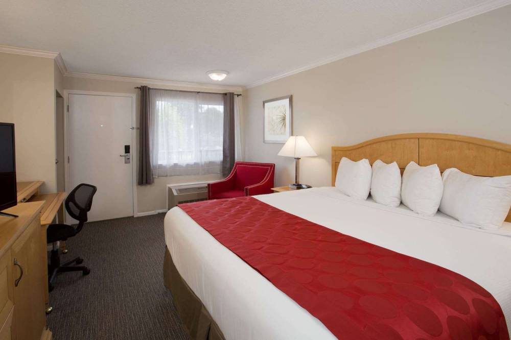 RAMADA DUNCAN COWICHAN VALLEY 8