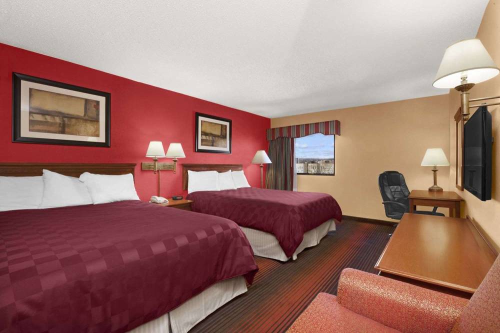 Ramada East Orange 8