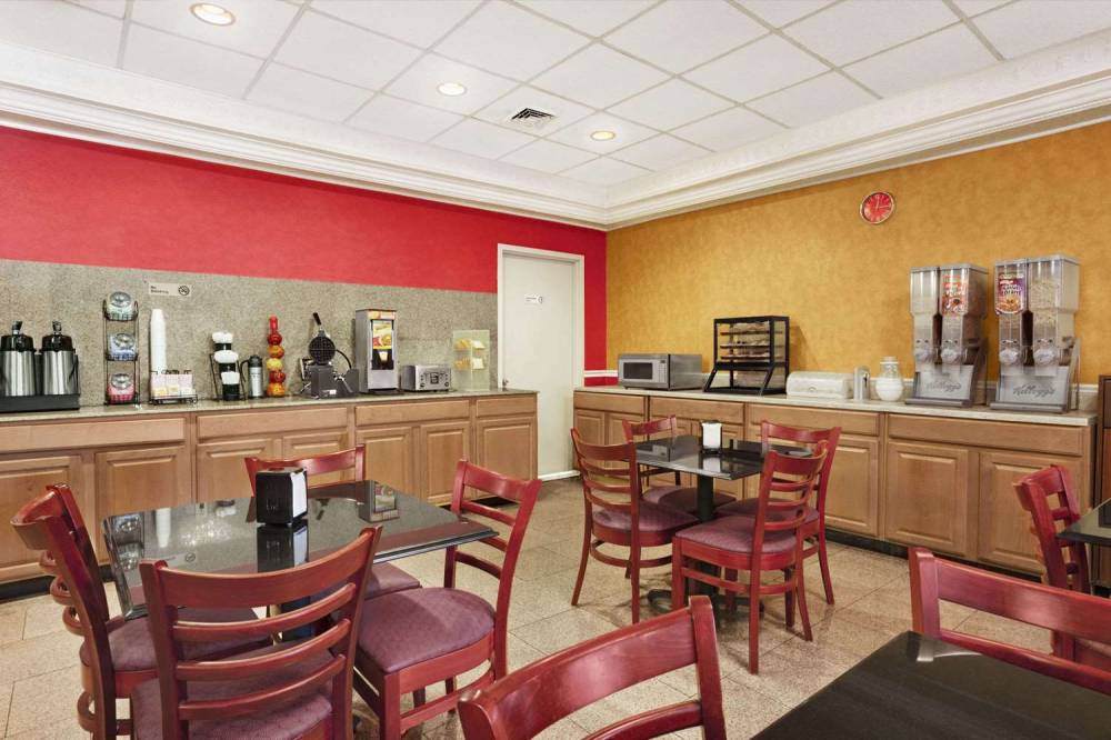 Ramada East Orange 3