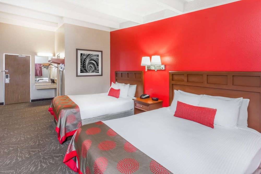 Ramada Hammond Hotel & Conference Center 1
