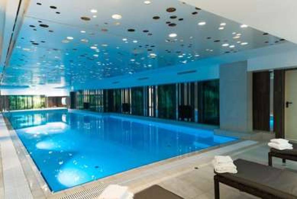 RAMADA HOTEL AND SUITES BY WYN 10