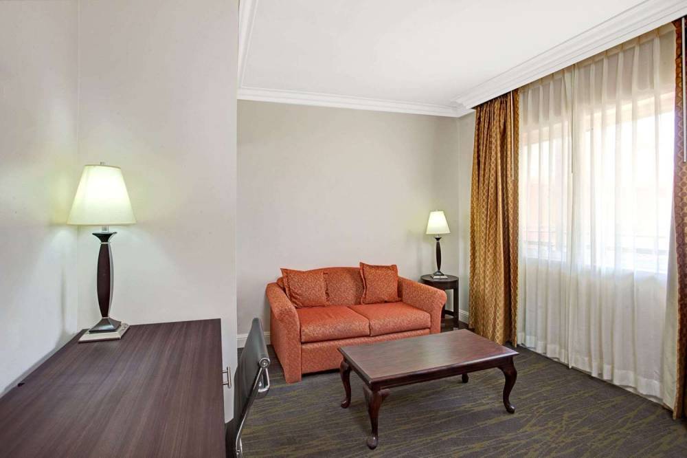 Ramada Los Angeles/Downtown West 9