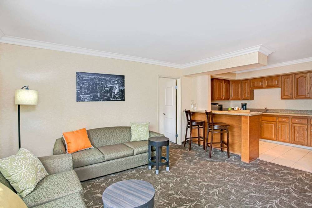 Ramada Los Angeles/Downtown West 7