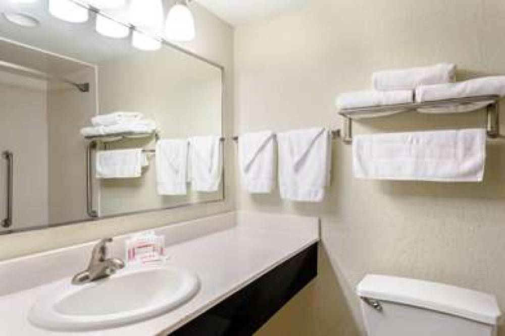 Ramada Luling 7