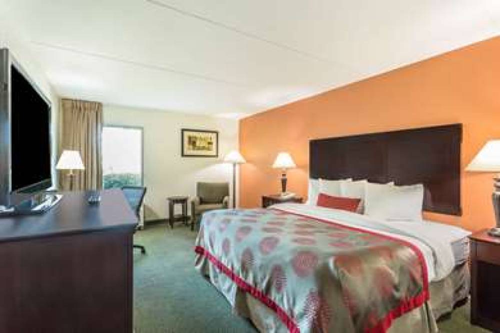 Ramada Luling 10