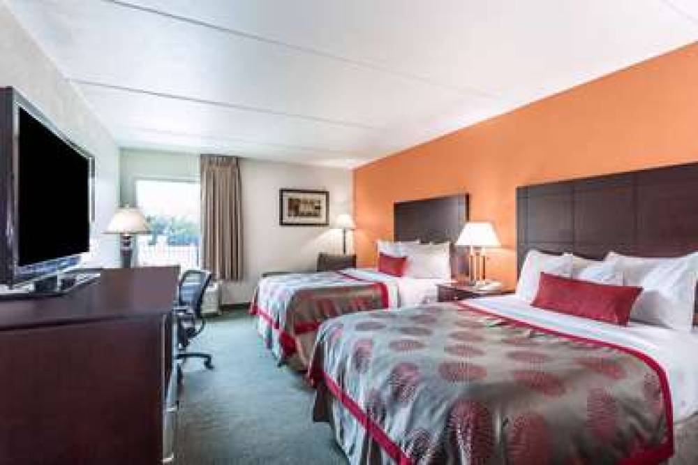 Ramada Luling 6