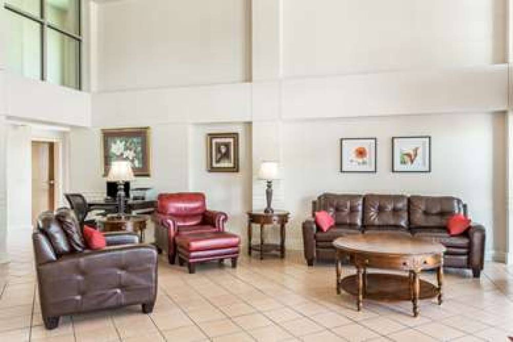 Ramada Luling 3