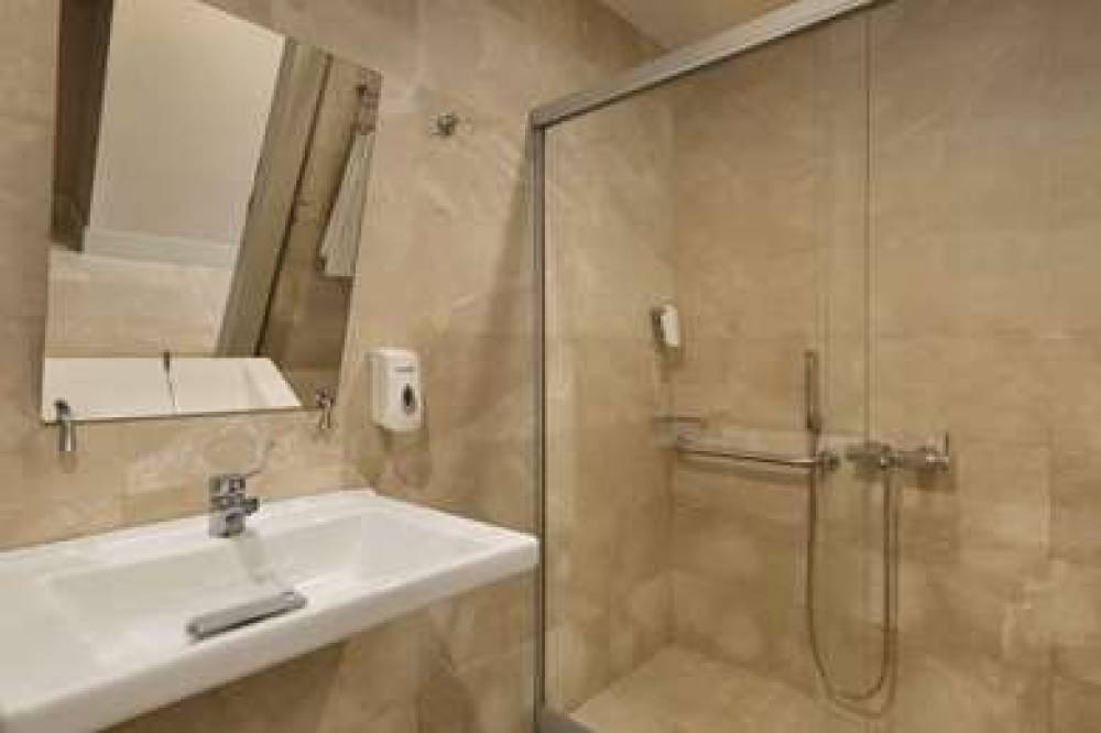 Ramada Plaza Antalya 9