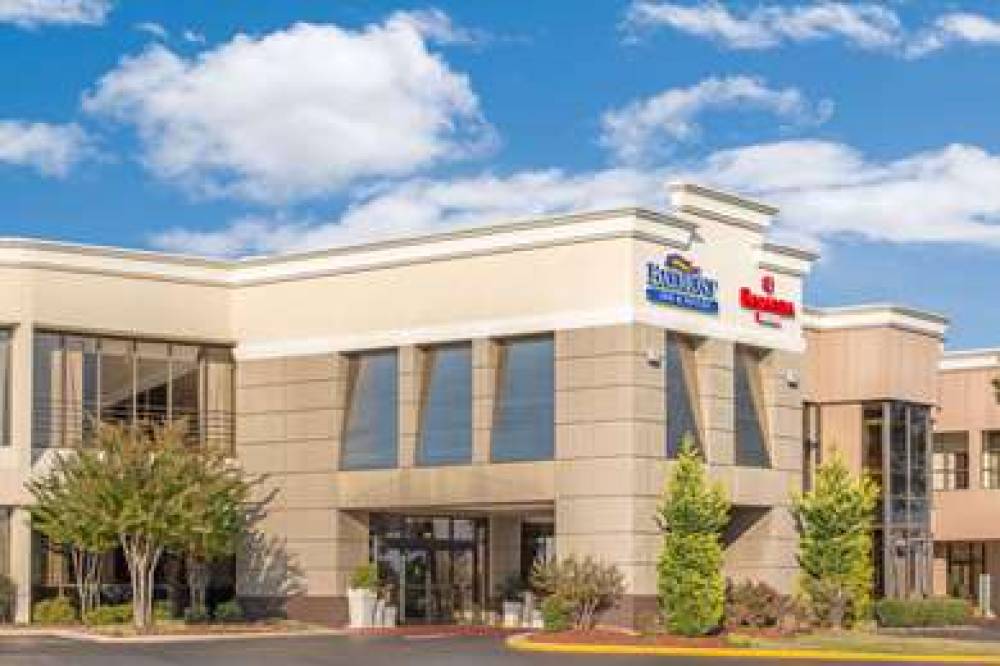 Ramada Plaza By Wyndham, Fayettevil