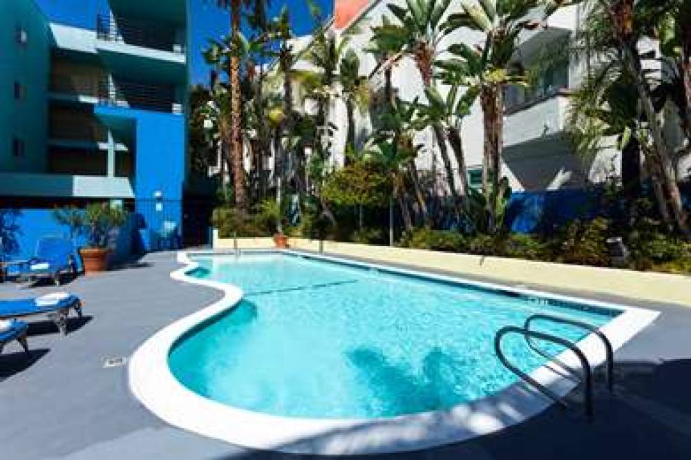 Ramada Plaza By Wyndham West Hollywood Hotel & Suites 4