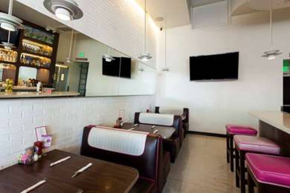 Ramada Plaza By Wyndham West Hollywood Hotel & Suites 5