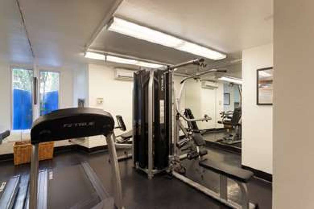 Ramada Plaza By Wyndham West Hollywood Hotel & Suites 6