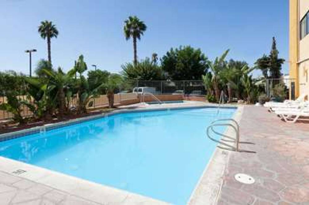 Ramada Plaza Garden Grove/Anaheim South 6