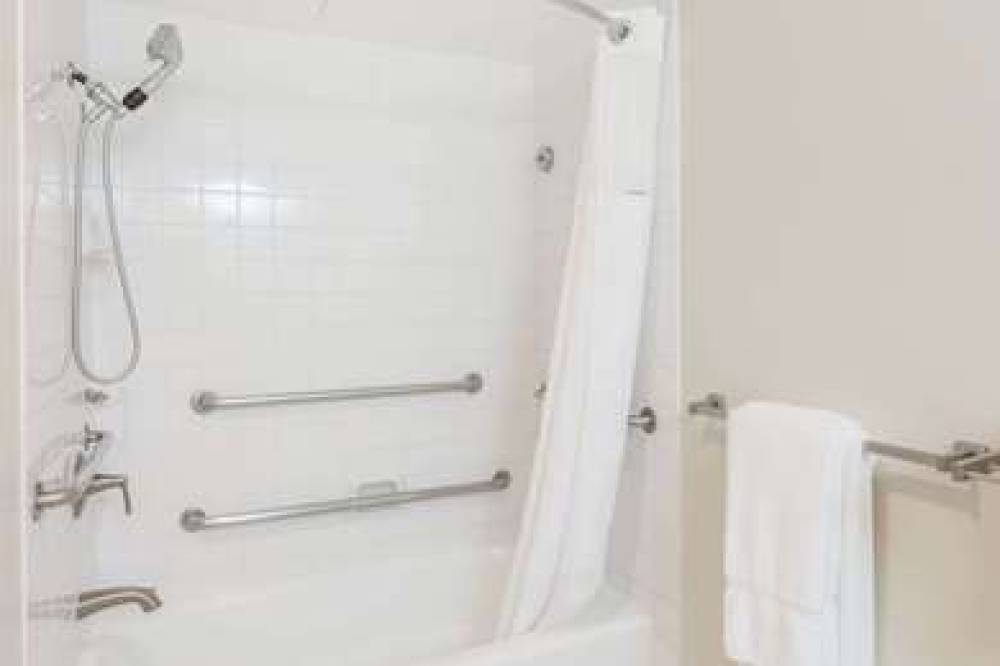 Ramada Plaza Garden Grove/Anaheim South 8