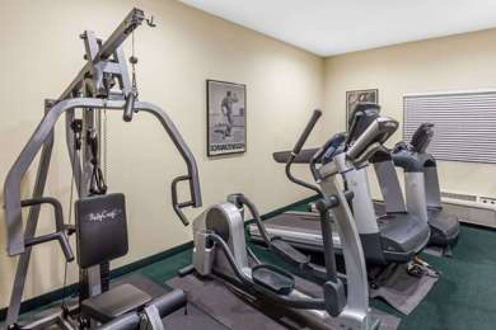 Ramada Plaza Garden Grove/Anaheim South 7