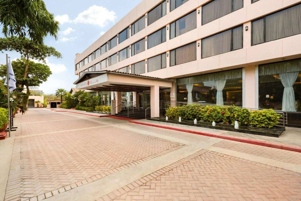 Ramada Plaza Karachi Airport Hotel 7