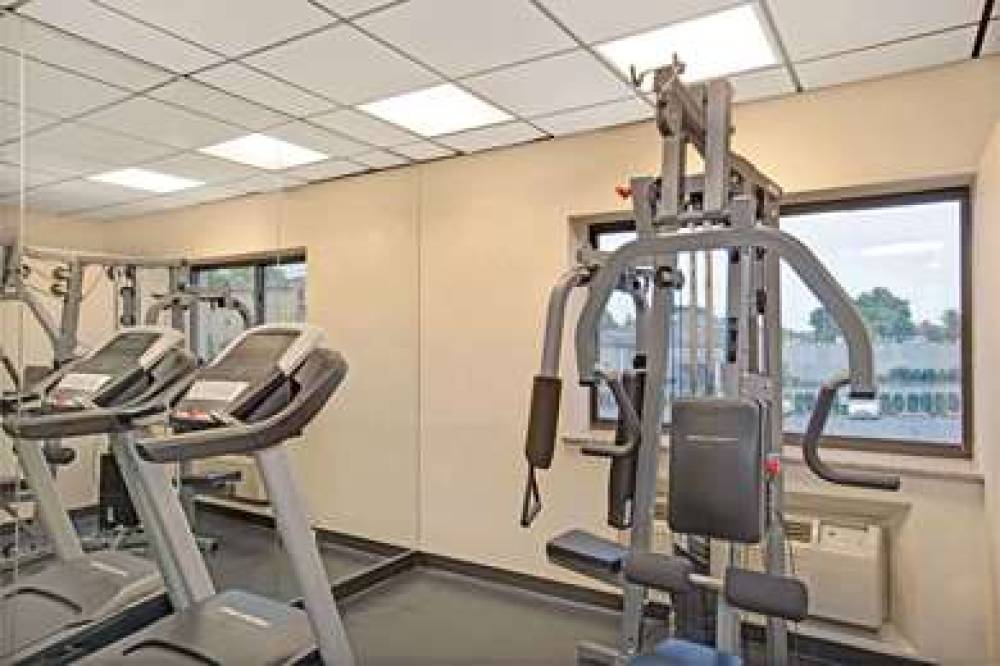 Ramada Staten Island 3