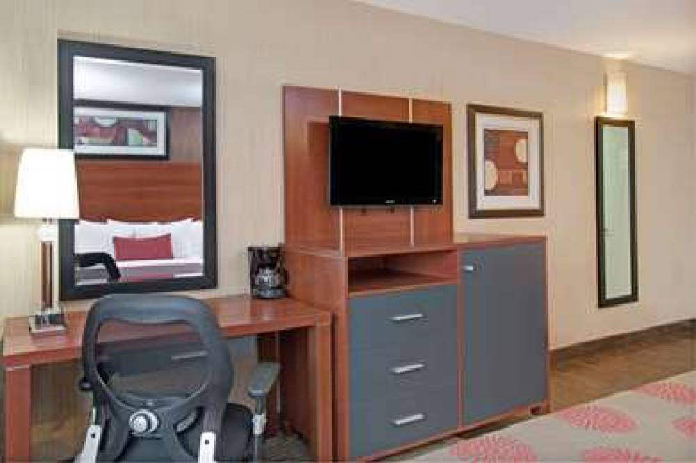 Ramada Staten Island 8