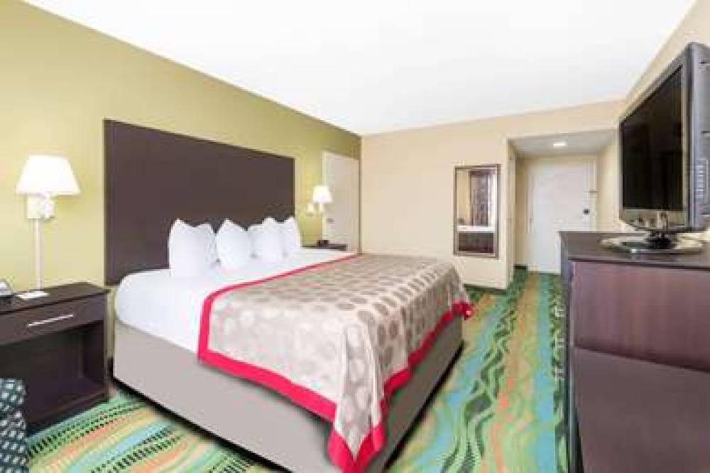 Ramada Vandalia 10