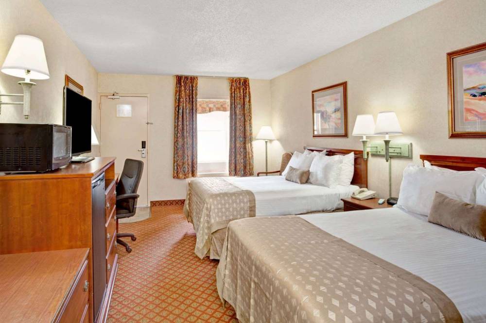 Ramada West Memphis 2