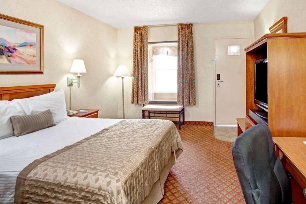 Ramada West Memphis 4