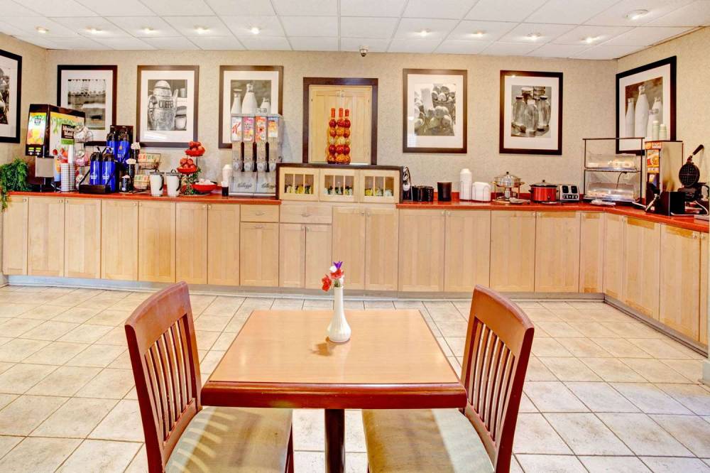 Ramada West Memphis 10