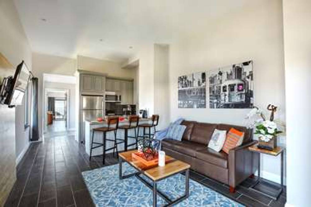 RAVEL HOTEL, TRADEMARK COLLECTION B 10