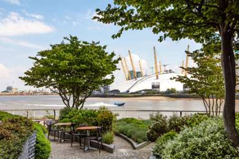 RB LONDON CANARY WHARF EAST 2