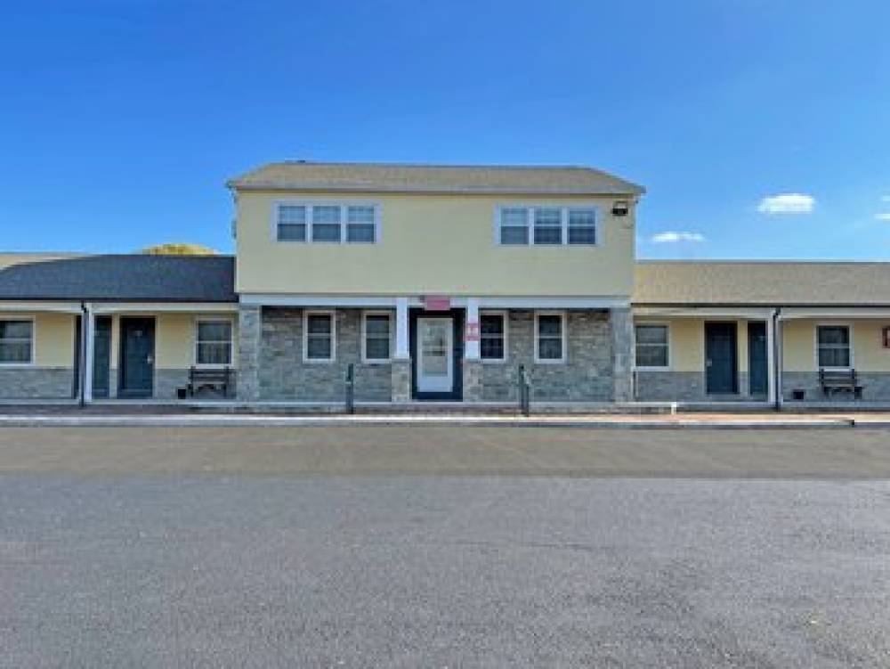 Red Carpet Inn And Suites