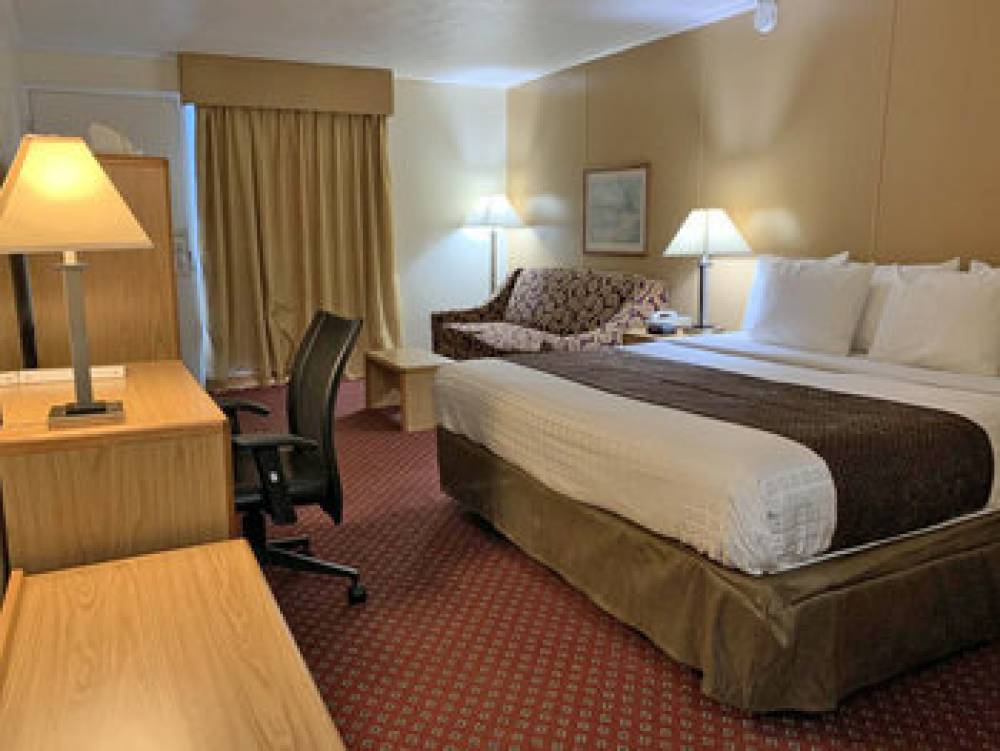 RED CARPET INN AND SUITES 7
