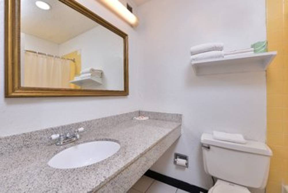 RED CARPET INN HORNWOOD 9