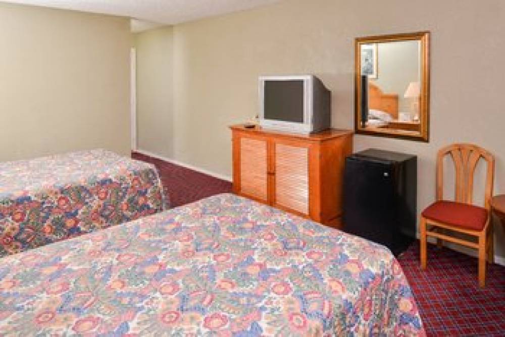 RED CARPET INN HORNWOOD 7