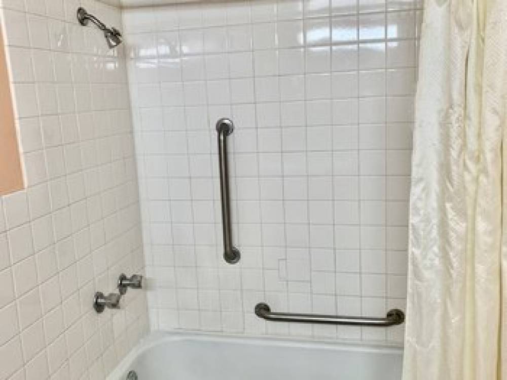 RED CARPET INN SUITES 8