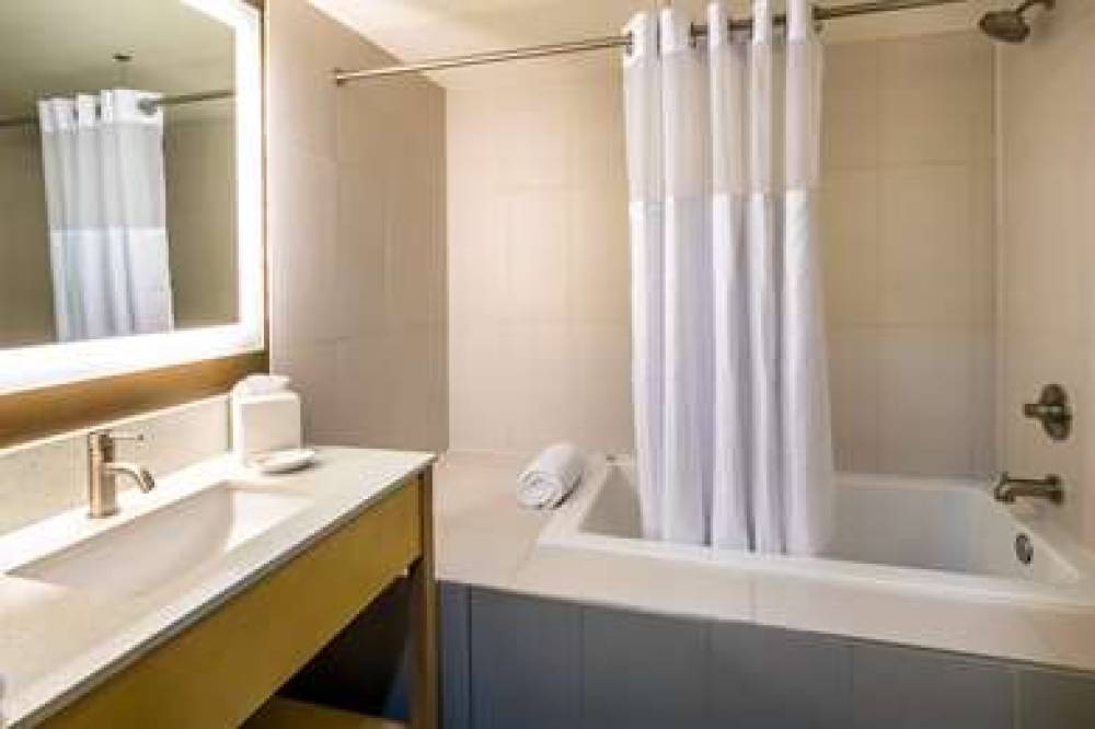 RED LION INN AND SUITES EVERET 5