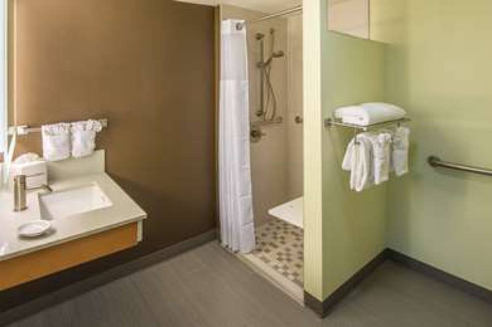 RED LION INN AND SUITES EVERET 8