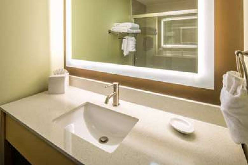 RED LION INN AND SUITES EVERET 4