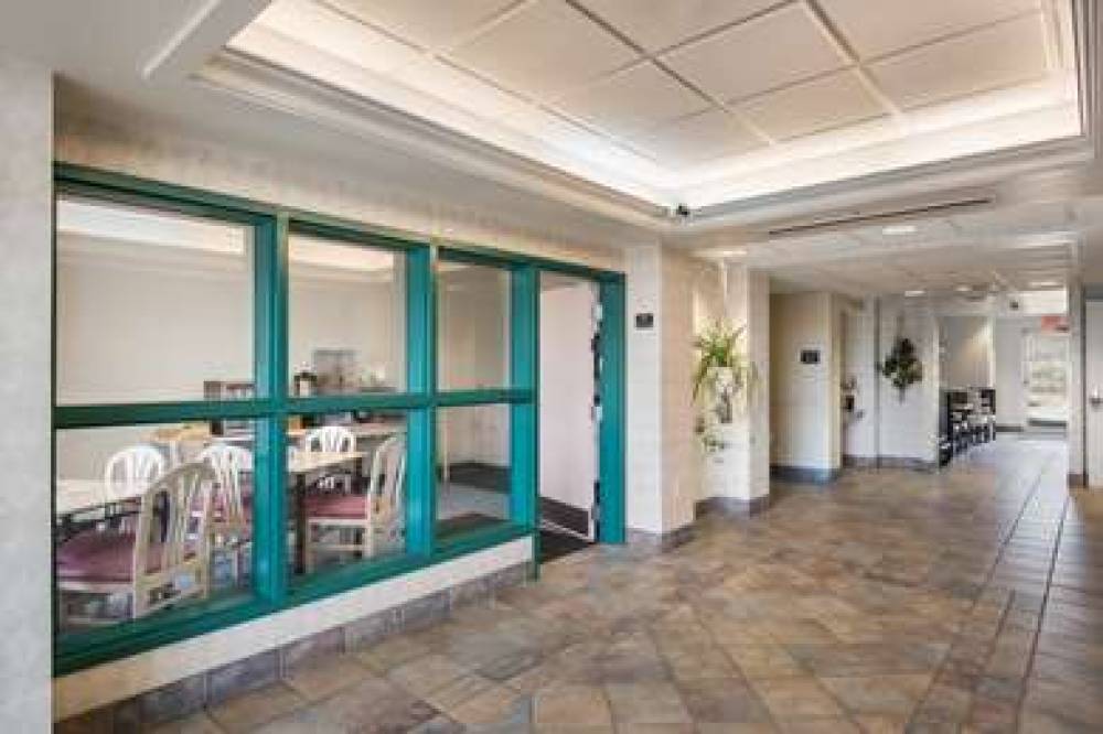 RED LION INN  SUITES BUTTE 4