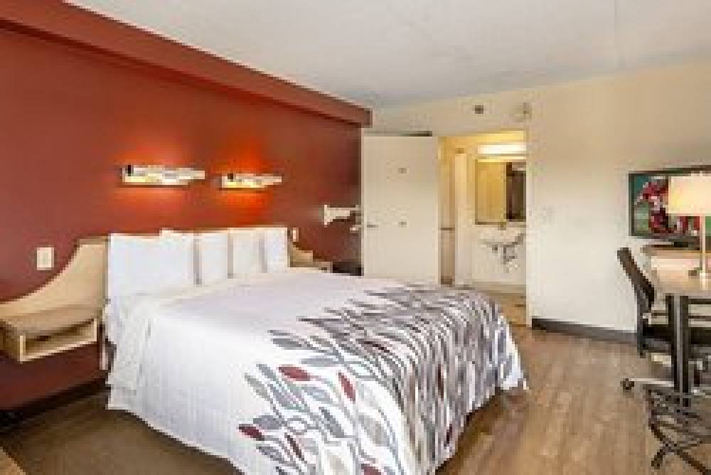 Red Roof Inn Akron South 8