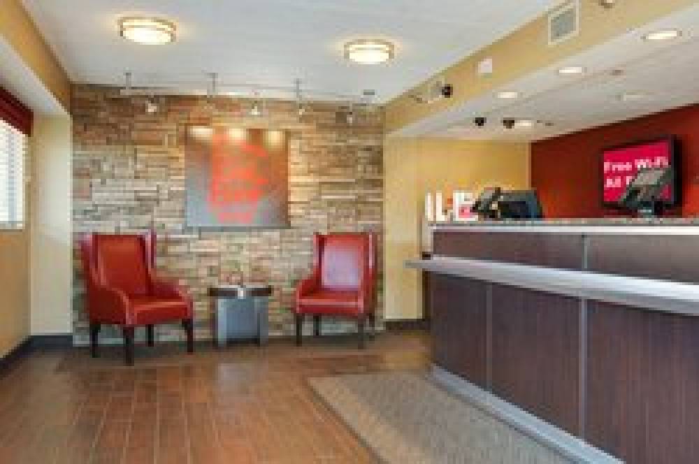 Red Roof Inn Akron South 10