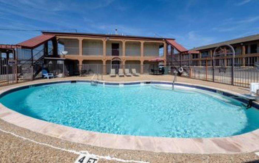 RED ROOF INN ARLINGTON - ENTERTAINM 9