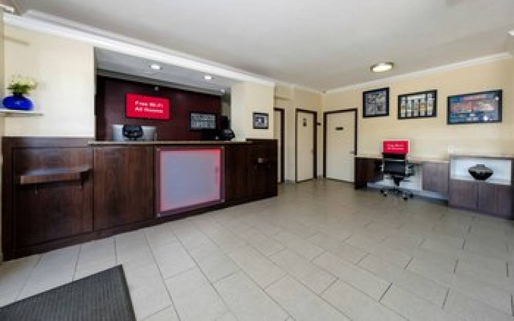 RED ROOF INN ARLINGTON - ENTERTAINM 5