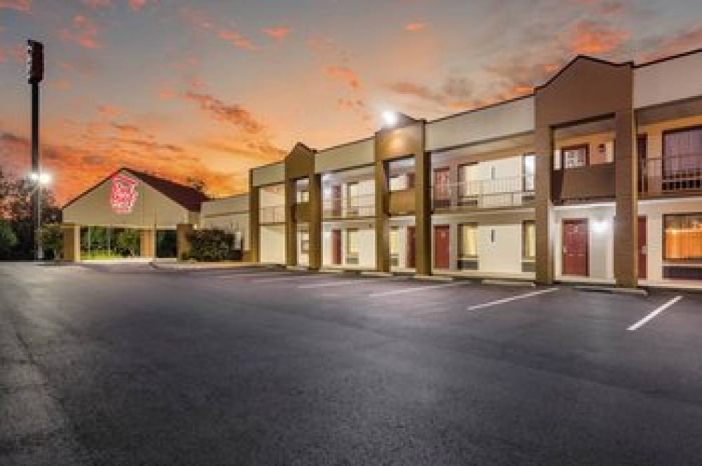 Red Roof Inn Clarksville  4