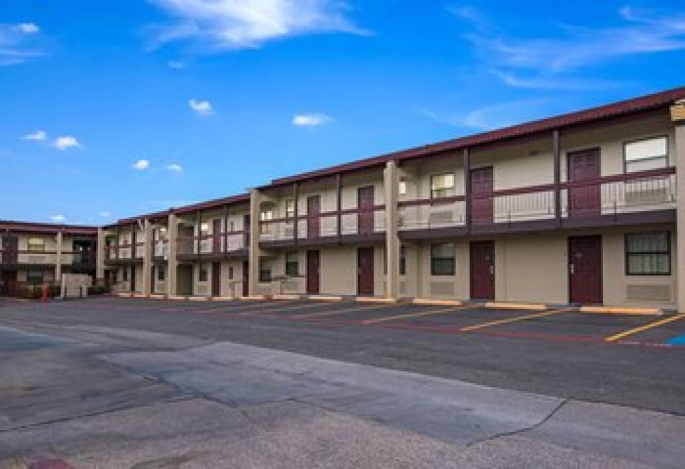Red Roof Inn Dallas - Richardson  2