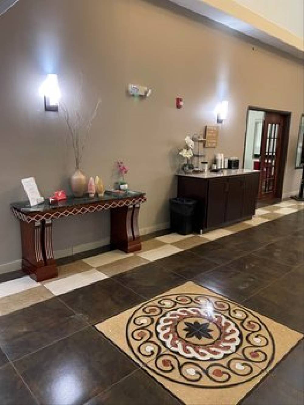 Red Roof Inn & Suites Detroit - Melvindale 6