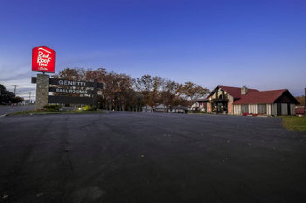 Red Roof Inn & Suites Hazleton 2