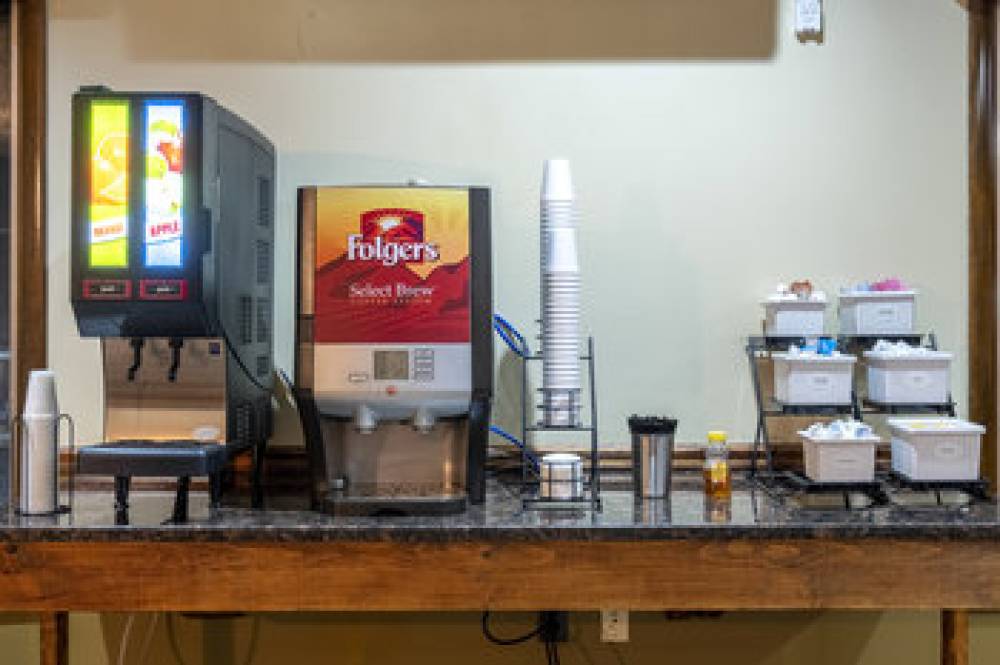 Red Roof Inn & Suites Hazleton 5