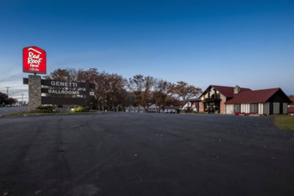 Red Roof Inn & Suites Hazleton 3